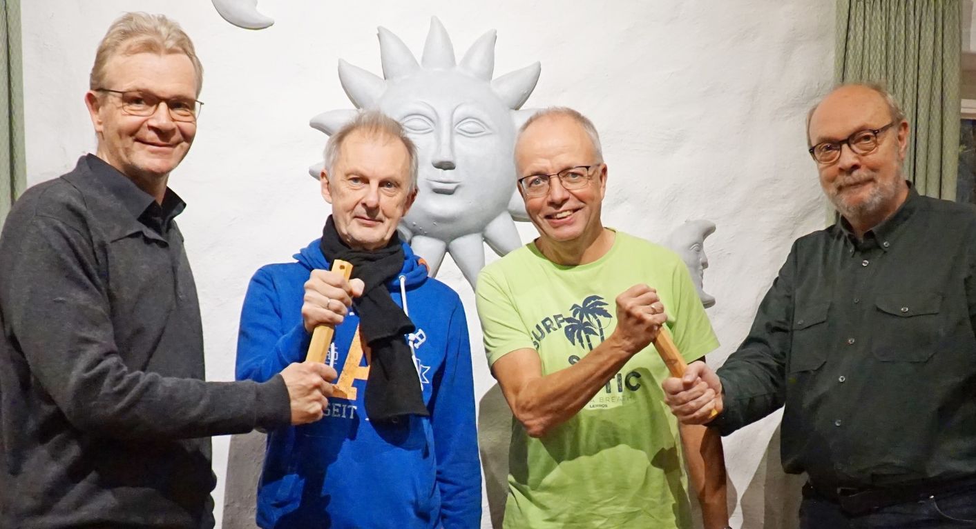 Neuer Vorstand - Staffelholzübergabe bei Pro-Kaki